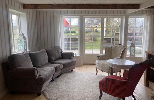 Sinarp House | Stort semesterhus med sol