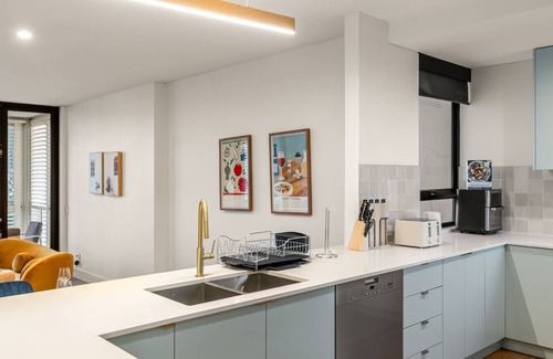 New Farm Apartment | Story Bridge & Riverview | 2 Carparks | Modern Apt