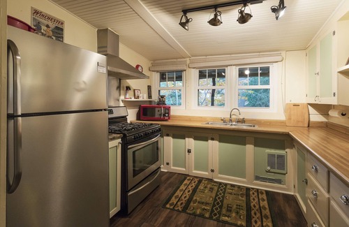 Jefferson Township Cabin | Storybook Waterfront Cottage; Close to Hidden Valley/Seven Springs