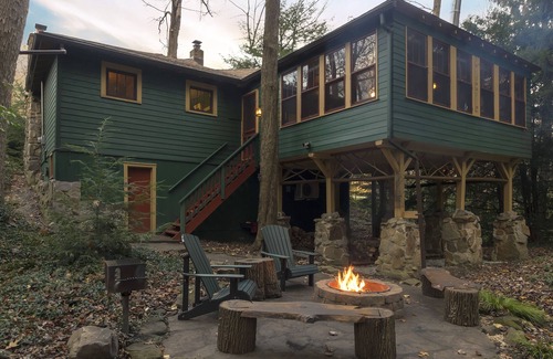 Jefferson Township Cabin | Storybook Waterfront Cottage; Close to Hidden Valley/Seven Springs