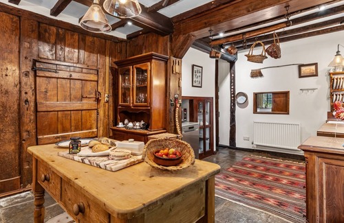 Whichford Cottage | Stourton Manor - pet friendly with tennis court