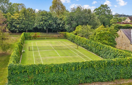 Whichford Cottage | Stourton Manor - pet friendly with tennis court