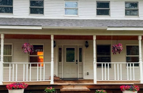 Stowe House | Stowe 3BR Retreat Near the Slopes & Town