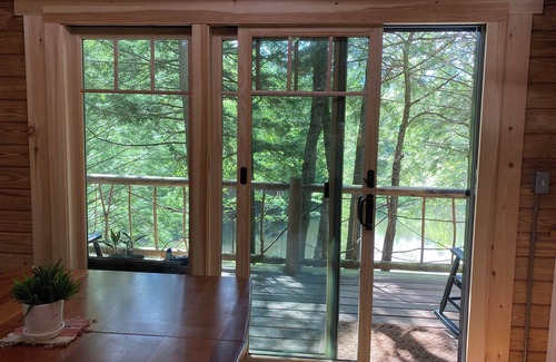 Moscow Cottage | Stowe Adventure! Private Forest & Lake, Comfortable, 5 mins to town