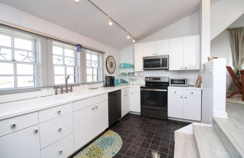 Hatteras Condo | Stowe Away - Gorgeous 1 bedroom with ALL the perks!