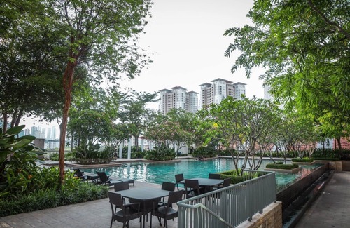 Seri Tanjung Pinang Condo | Straits quay marina stay
