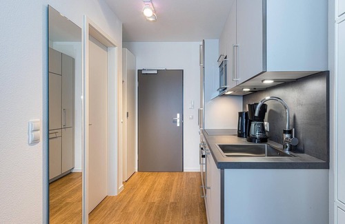 Bensersiel Apartment | Strandnahes 1-zimmer Apartment mit Balkon, Parkplatz, Schwimmbad- & Saunanutzung