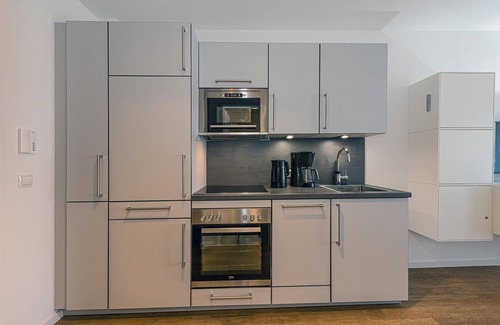 Bensersiel Apartment | Strandnahes 1-zimmer Apartment mit Balkon, Parkplatz, Schwimmbad- & Saunanutzung