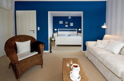 Waldeck Hotel | Strandhaus Edersee Nr 12 - Kaminzimmer, Seeblick, Badestrand, Seeterrasse