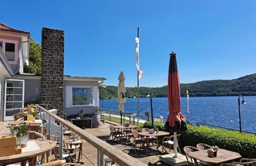 Waldeck Hotel | Strandhaus Edersee Nr 12 - Kaminzimmer, Seeblick, Badestrand, Seeterrasse