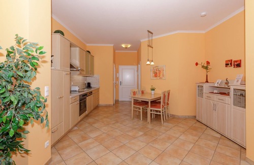 Ostseebad Kuhlungsborn Apartment | Strandnahe Ferienwohnung an der Ostsee mit Balkon, Saunabereich & Pool im Haus!