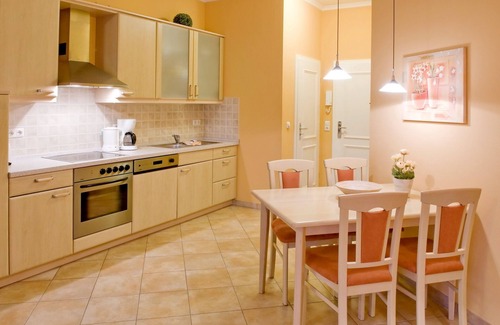 Ostseebad Kuhlungsborn Apartment | Strandnahe Ferienwohnung an der Ostsee mit Balkon, Saunabereich & Pool im Haus!