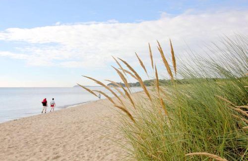 Lobbe Apartment | strandnahe Ferienwohnung mit eigener Terrasse - Strandhaus Mönchgut FeWo 02