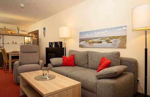 Wremen Apartment | Strandnahe, Hübsche Wohnung mit Sauna und Balkon mit Blick zum Nordseedeich