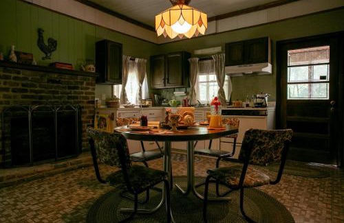 Fayetteville House | Stranger Things - Byers Home - 15 Min to ATL