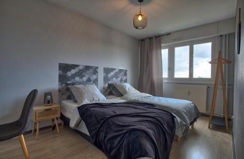 Koenigshoffen Est Apartment | Strasbourg Urban Chic Cathedral View - parking, tram, 8 min city center