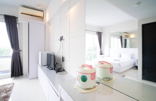 Darmo Apartment | Strategic And Comfy Studio (No Kitchen) At Grand Darmo Suite Apartment