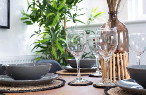 Shottery Apartment | Stratford-Upon-Avon Luxury Snug with Free Parking