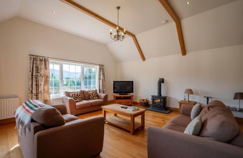 Loch Ness House | Strathmore Lodge by Interhome