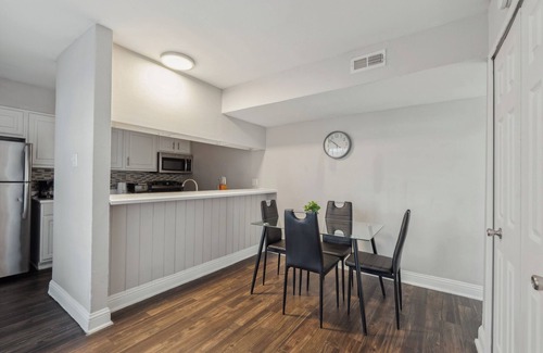 South Arlington Apartment | Stratton 409A I Spacious 2 Bed 1.5 Bath