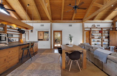 Tucson House | Straw bale eco-luxe house + guesthouse on 3+ acres 20 minutes to downtown Tucson