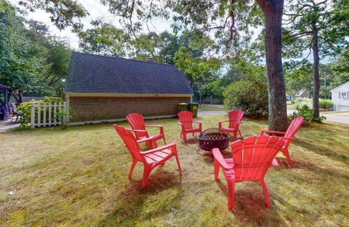 Hyannis House | Strawberry Hill Haven