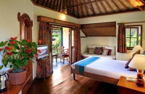 Batunya Resort | Strawberry Hill Hotel & Restaurant