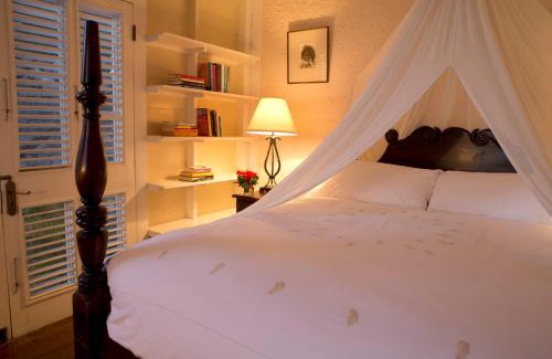 Irish Town Hotel | Strawberry Hill