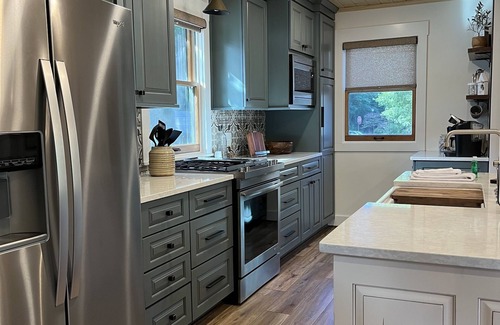 Blowing Rock House | Stream.Firepit.Downtown Blowing Rock. Newly renovated. Cozy!
