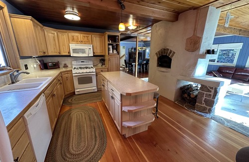 Idaho Springs Ski Chalet | Streamside dream with hot tub
