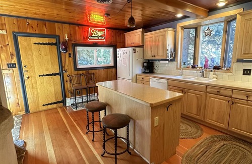 Idaho Springs Ski Chalet | Streamside dream with hot tub