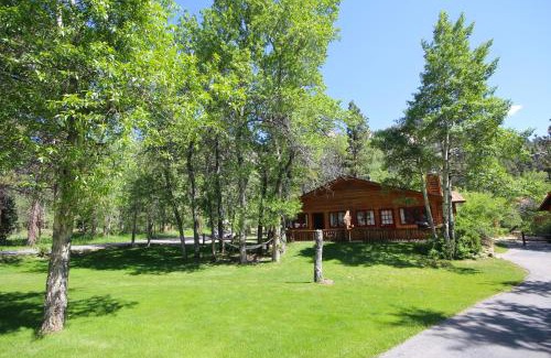 Estes Park Hotel | Streamside on Fall River