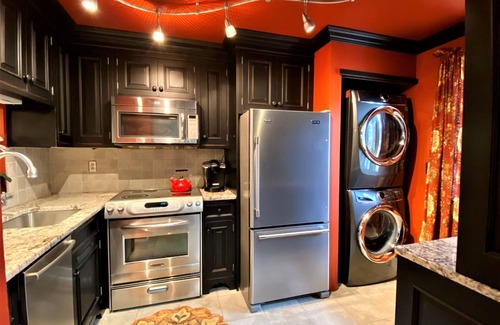 Brewster Condo | Street Level Chilton Village Apartment, Renovated Kitchen & Bathrooms, 2 A/Cs (6 Pool Passes).