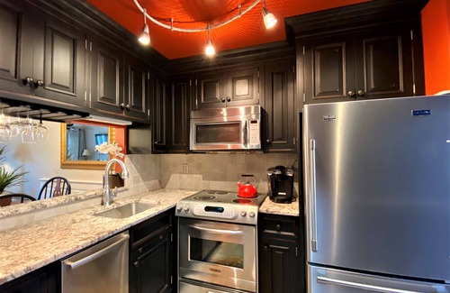 Brewster Condo | Street Level Chilton Village Apartment, Renovated Kitchen & Bathrooms, 2 A/Cs (6 Pool Passes).