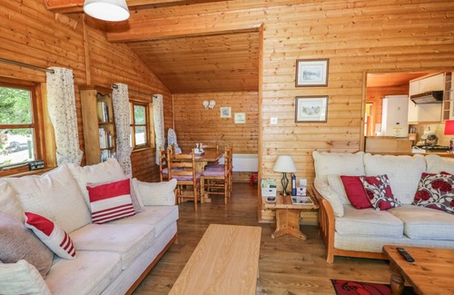Troutbeck Bridge Cottage | STRIDING EDGE, pet friendly, with pool in White Cross Bay
