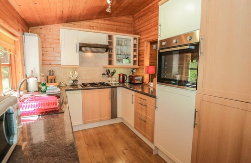 Troutbeck Bridge Cottage | STRIDING EDGE, pet friendly, with pool in White Cross Bay