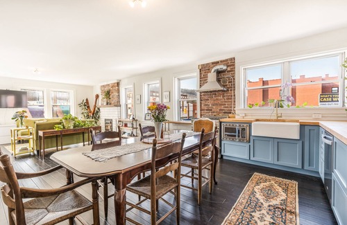 Strip District Apartment | Strip District Studio - Convenient to all Pittsburgh has to offer