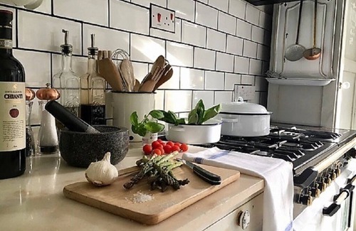 Hayle Cottage | Stroll along 3 miles of golden sand-Almond Cottage; Vintage Chic & Dog Friendly
