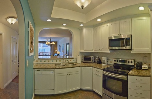 Avalon Condo | Stroll to Beach, Relax in Comfort! Jacuzzi Tub, Jet Shower, BBQ - Top Rated!