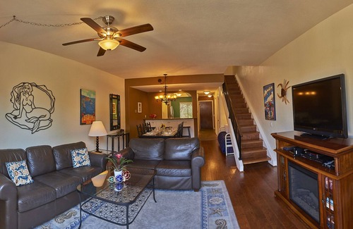 Avalon Condo | Stroll to Beach, Relax in Comfort! Jacuzzi Tub, Jet Shower, BBQ - Top Rated!