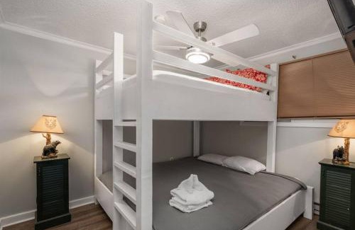 Snowshoe Apartment | Stroll to Slopes, Village Area, Ski in-out MtLodge 237