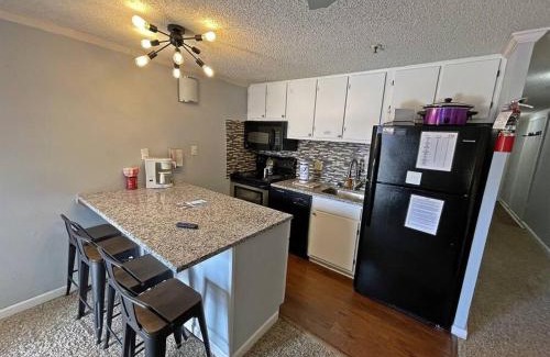 Snowshoe Apartment | Stroll to Slopes, Village Area, Ski in-out MtLodge 237