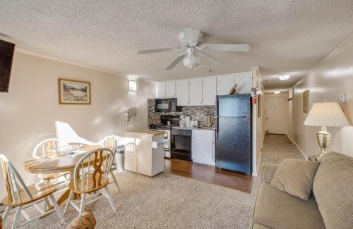 Snowshoe Apartment | Stroll to Slopes, Village Area, Ski in-out MtLodge 237