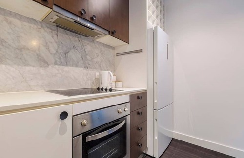 Victoria Apartment | Stroll to the beach + Indoor Parking!