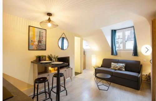 8th Arrondissement Apartment | StTUDIO Champs Elysées
