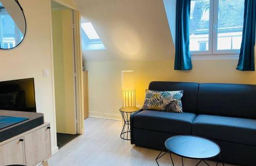 8th Arrondissement Apartment | StTUDIO Champs Elysées