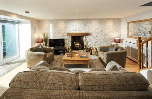 Milton Of Buchanan House | Stuc an t Sagairt Cottage , Loch Lomond