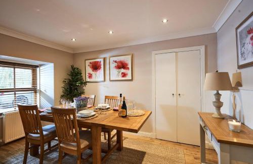 Milton Of Buchanan House | Stuc an t Sagairt Cottage , Loch Lomond