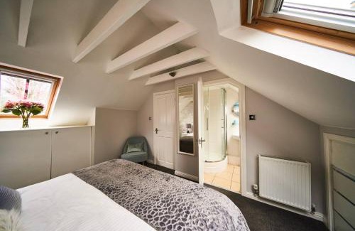 Milton Of Buchanan House | Stuc an t Sagairt Cottage , Loch Lomond