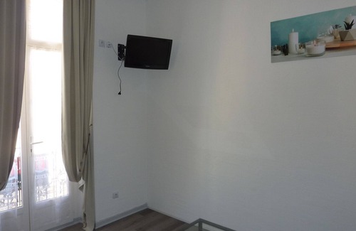 Arles-sur-Tech Apartment | Studio Agréable et Confortable. Climatisation, Wi fi, Cuisine. Télé